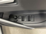 パワーウィンドウスイッチで運転席から全席の窓の開閉ができます♪
