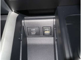 運転席の小物入れにもUSBポートが付いています!