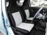 【内装】ピクシスエポックの車内です♪もちろん、フロアマットもついてますよ〜!