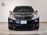 ☆BMWの代名詞とも言える【キドニーグリル】一目見ただけでBMW車であると認識できる確固たるアイコンとして存在感を放ちます☆