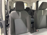 高いホールド性で運転姿勢が安定します。長距離ドライブでも疲れにくいのが魅力です。