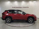 【まるごとクリーニング】シートを取り外し、車内を徹底洗浄。隅々まで丁寧に仕上げています。