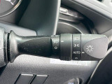 【オートライト(AUTO)】外の明るさをシステムが感知して、自動でヘッドライトが点灯します。ヘッドライトをつけ忘れを防ぐ便利機能です。