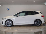 【拘りのFR】BMWが多く採用するFR車。ダイレクトでスポーティな加速感・シャープなハンドリングを実現。縦置きエンジンレイアウトにより、フラットで上質な乗り味です。