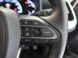 アダプティブクルーズコントロール機能付きです。走行中に先行車の様子を検知しながら、設定した車速の範囲内で先行車との距離のキープを支援します。詳細は販売店スタッフまでおたずねください。