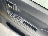 【パワーウインドウ】運転席のスイッチで、各席の窓ガラスの開閉ができます!あると便利ですよね!