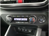 ☆オートエアコンです♪一度お好みの温度に設定すれば、車内の温度を検知し風量や温度を自動で調整してくれる優れもの!暑い&hellip;寒い&hellip;と何度もスイッチ操作をする必要はありませんね♪