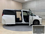 狭いスペースでも、隣の車を気にせず開閉出来るスライドドア。どんな場所でもドアを十分に大きく開くことが出来るので乗り降りや荷物を載せるのに便利です。