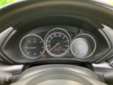 視認性の高いメーター類で、運転状況を的確に把握できます。運転に集中できる、シンプルで機能的なデザインです。運転の楽しさを向上させます。