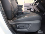 パワーシート搭載。微妙な調整が手軽にでき、ピッタリなポジションで運転することが可能です。
