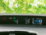 視認性の高いメーターパネルで、運転状況を的確に把握。直感的に操作できるデザインで、安全運転をサポートします。運転に集中できます。