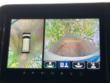 後方確認がしやすいように、カメラの映像を大きく表示。安全な運転をサポートする機能が充実しており、運転初心者の方にもおすすめです。