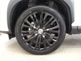 純正なので車に似合うデザインになっていますね。スタッドレスタイヤもご相談下さい。