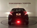 フロントタイヤ上部まで回り込む大型ヘッドランプ!ハイ&ロービーム一体の一眼プロジェクターユニットのハロゲンヘッドランプ!側面にあしらったリング状の金属加飾とブラックエクステンションが精悍さを演出!