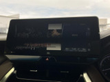 停車中には、地上デジタル放送を楽しめるTV機能。長距離移動の休憩時間などに、リラックスした時間を過ごせます。