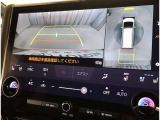 パノラミックビューモニター付きです。車両を上から見たような映像をディスプレイオーディオ画面に表示。運転席からの目視だけでは見にくい、車両周辺の状況をリアルタイムでしっかり確認できます。