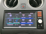 多彩な機能で、ドライブがさらに楽しくなります。ラジオやCDはもちろん、USB接続で音楽もお楽しみいただけます。TV機能も完備し、停車中の移動時間を有効活用!