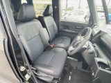 運転席シート廻りは使用感も少なく、良好な状態となっています。前オーナー様が丁寧に使っていたことがよくわかりますね。