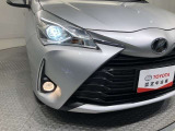 【LEDヘッドライト】悪天候や夜間走行時も良好な視界を確保し、安心して運転できるLEDヘッドライトを装備!点灯速度が速く、消費電力も抑えられます。