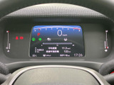 視認性の高いメーター類は、運転に必要な情報を的確にドライバーへ伝えます。運転状況を常に把握し、安全運転をサポートします。