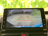 後方視界を広げ、安全な駐車をサポートします。駐車の苦手な方にも安心の装備ですね。狭い場所でもスムーズに駐車できます。