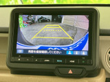 後方確認がしやすいモニターで、安全な駐車をサポート。駐車時の不安を軽減し、より安心して運転できます。ガイドラインも便利です。