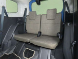 便利な5:5分割可倒式シートです。収納と乗車人数のバランスに優れています♪荷物の大きさに応じたラゲージスペースをフレキシブルに作り出せるので、シーンに応じた使い方ができます♪