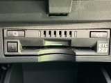 高速道路の料金所をスムーズに通過できるETC車載器を搭載。ETCカードを挿入するだけで、ノンストップで通過可能です。高速道路の利用が快適になります。