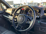 運転席からの視界は良好。操作性にも優れ、快適なドライビングをサポートします。シートの座り心地も良く、長距離運転も疲れにくいでしょう。