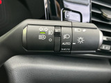 操作しやすいウインカーレバーで、安全な車線変更をサポートします。オートリターン機能も搭載され、快適な運転操作を支援します。