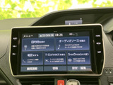 見やすい大型ディスプレイが、快適なドライブをサポート。多彩な機能を搭載し、情報収集からエンターテイメントまで楽しめます。