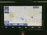 高精細な地図画面で、目的地までスムーズに案内。運転に集中できる安心感と、知らない道への冒険心をくすぐります。