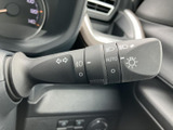 操作しやすいウインカーレバーで、安全な車線変更をサポート。スムーズな操作で、周囲に意図を明確に伝えられます。