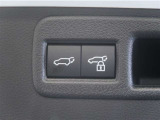 後ろが狭くてもサッと積める。途中で止められる安心のバックドア。後ろの駐車スペースが狭い時に重宝しますよ♪