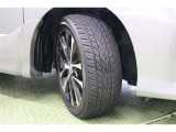 タイヤサイズ 225/50R18。
