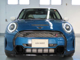 フロントフェイスはMINIアイコンとして永らく愛されるデザイン性の良さと、ブランドの魅力を感じる事ができます。