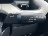 操作しやすいウインカーレバーで、安全な車線変更をサポート。ライト類の操作も直感的に行えます。スムーズな操作感で、快適なドライブを演出します。