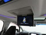 トヨタ純正12.1型後席ディスプレイを装備しております。