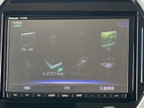 お気に入りの音楽やラジオをクリアな音質で楽しめるオーディオシステム。長距離ドライブも快適に過ごせます。