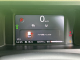 視認性の高いメーターで、運転に必要な情報を確認できます。洗練されたデザインで、上質な空間を演出します。運転に集中できる環境をご提供します。