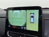 【フロントカメラ】運転席に座った状態で死角になりやすいクルマの前の様子まで確認でき安全ですね♪