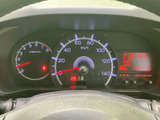 視認性の高いメーター類で、運転に必要な情報を一目で確認できます。夜間でも見やすく、安全運転をサポートします。