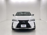 スピンドルグリルがレクサスらしさを強調します。