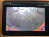 【バックカメラ】運転席から画面上で安全確認ができます。駐車が苦手な方にもオススメな便利機能です。