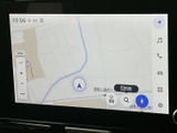 目的地までのスムーズな移動をサポート。高精細な地図表示で、運転をより快適にします。周辺情報も確認できるので、お出かけがさらに楽しくなります。