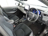 シンプルで使いやすいデザインの運転席です。