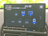 お気に入りの音楽をクリアな音質で楽しめるオーディオシステム。様々なソースに対応し、ドライブをさらに盛り上げます。心地よい空間を演出。