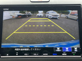バックモニターで、狭い場所でも安全に駐車できます。後方の状況をしっかり確認し、安全運転をサポートします。安心の運転。