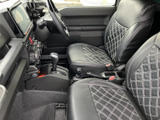 運転しやすい操作性で、スムーズなドライビングをサポート。シートの形状も体にフィットし、快適な運転をサポートします。