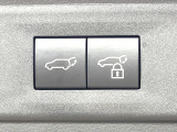 【パワーバックドア】スマートキーや運転席のボタンを押すだけでリアゲートが自動で開閉します!荷物を持っている時や、高い位置にあるバックドアを閉める際に便利な機能です♪